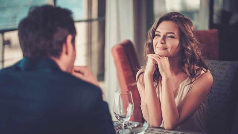 Flirten 12 Tipps Um Die Flirtsignale Einer Frau Zu Verstehen 
